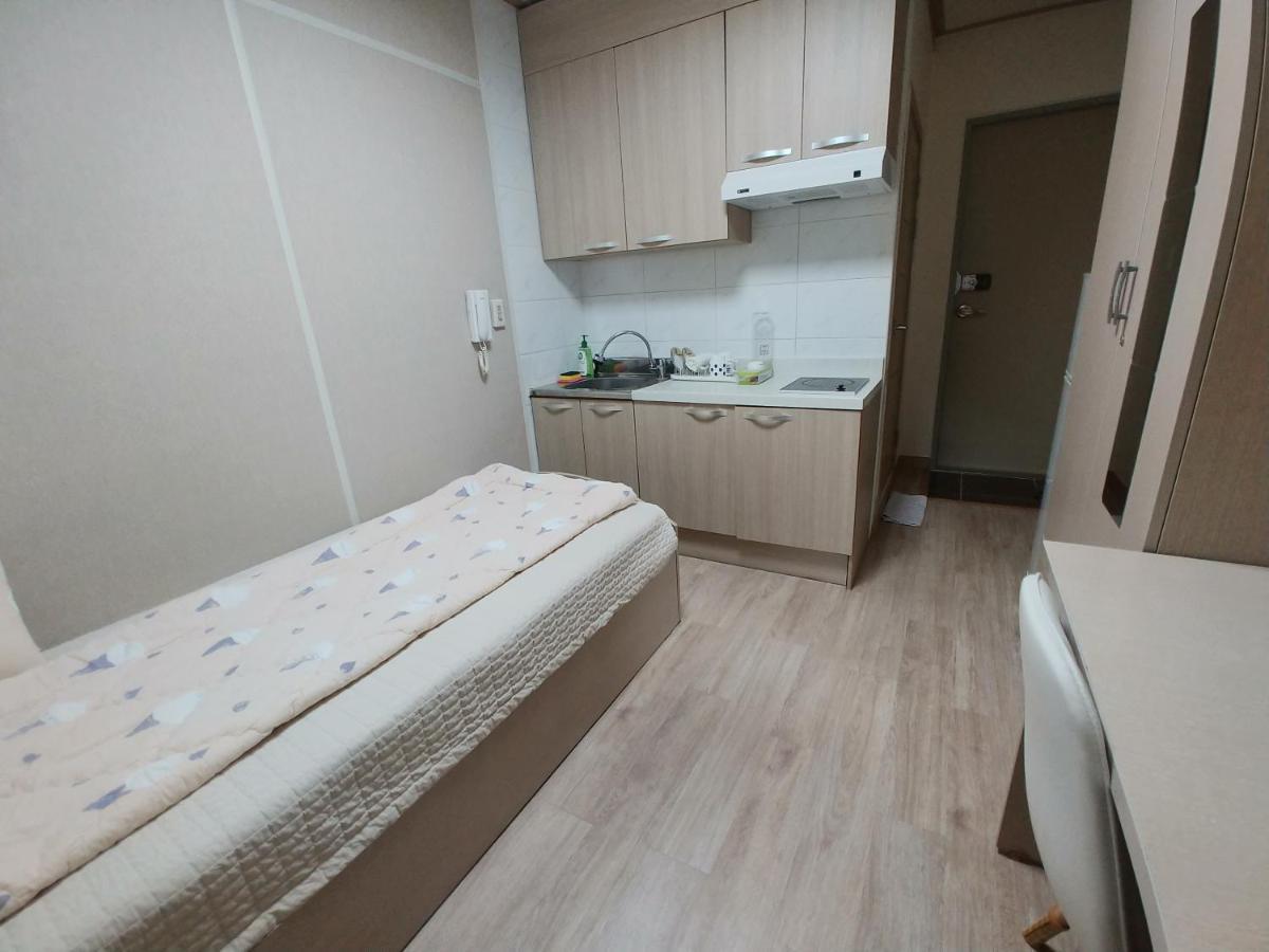 Apartment Hongdae Sinchon Yeonhui House B Floor Seoul